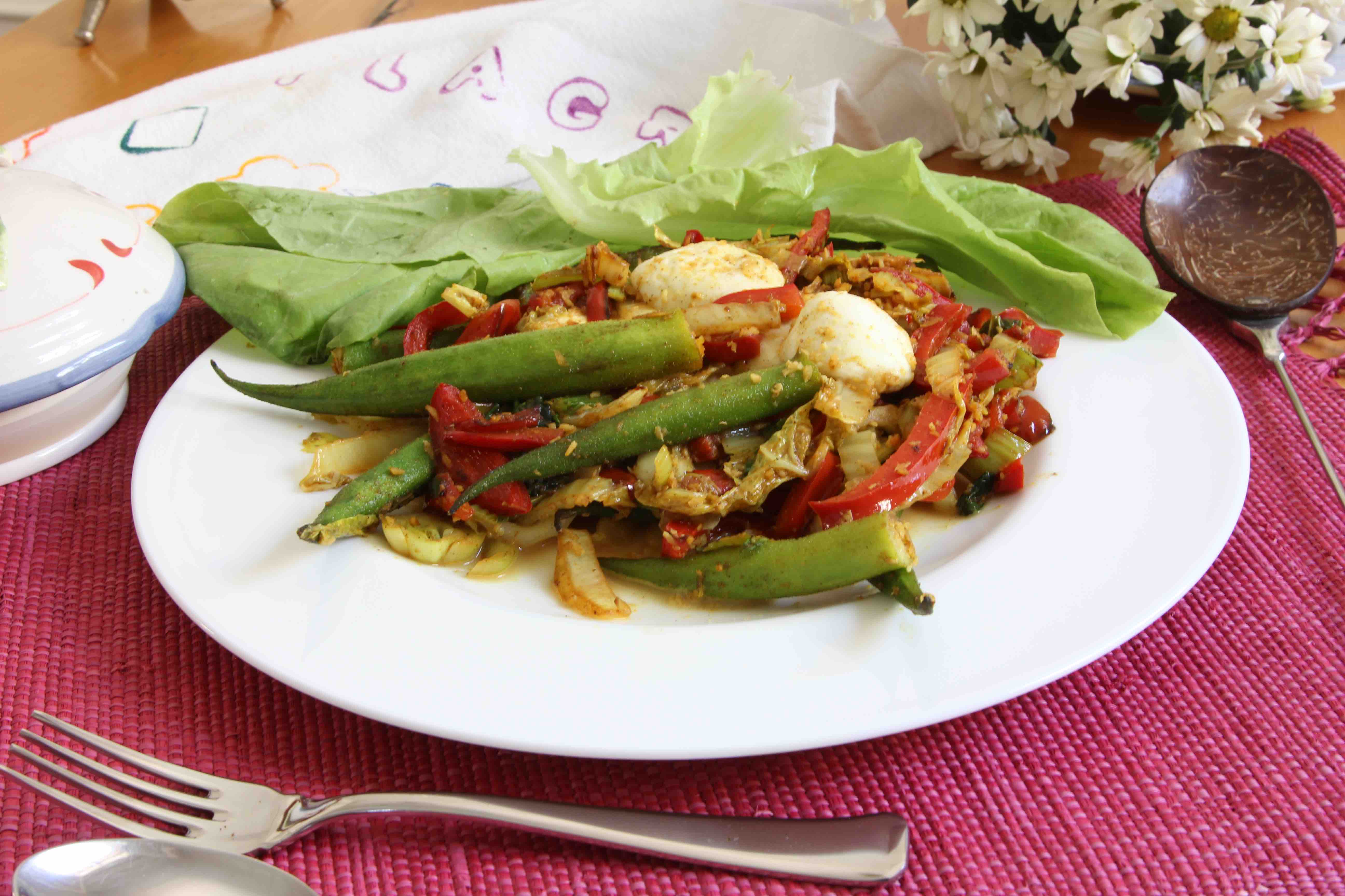 Okra with cabbage and grated coconut 